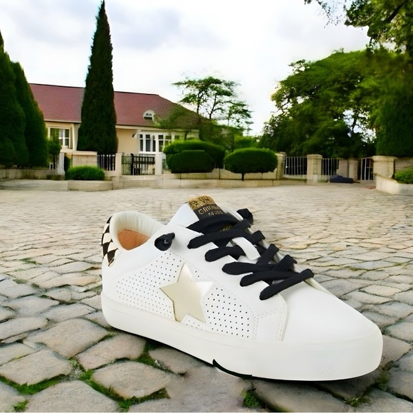 Vintage Havana White Star Sneakers - Picture 2 of 13